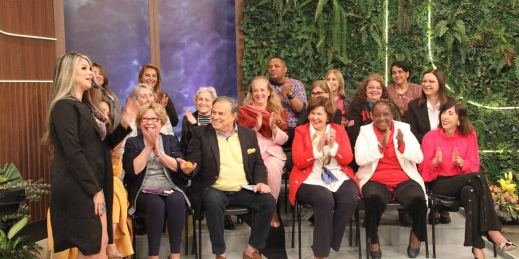 ‘Manhã do Ronnie’: Ronnie Von é surpreendido ao vivo com festa para comemorar os 79 anos nesta segunda, 17