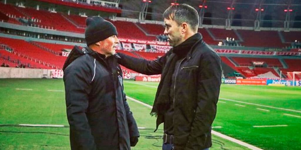 Demissão na calada da noite: Gigante do Brasileirão manda treinador para a rua e acerta com Eduardo Coudet