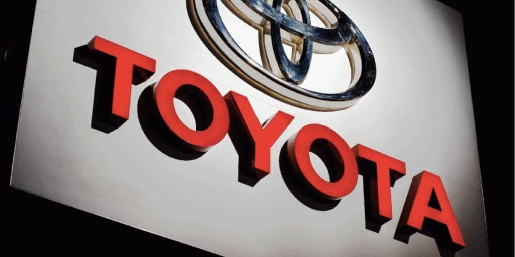 Toyota ENLOUQUECE e promove DERRUBADA de R$24 mil: Preço de carro MAIS AMADO acaba de despencar