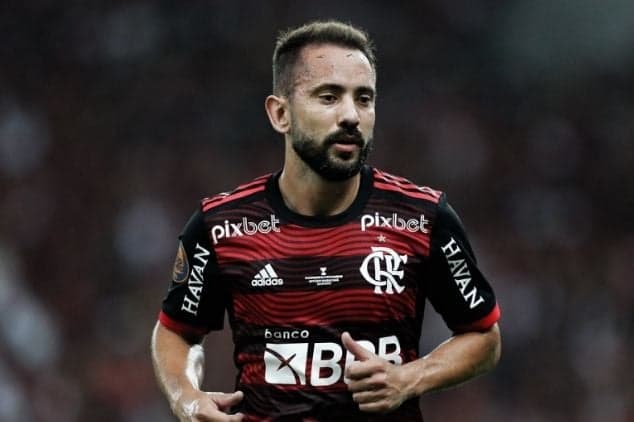Everton Ribeiro - Foto Internet