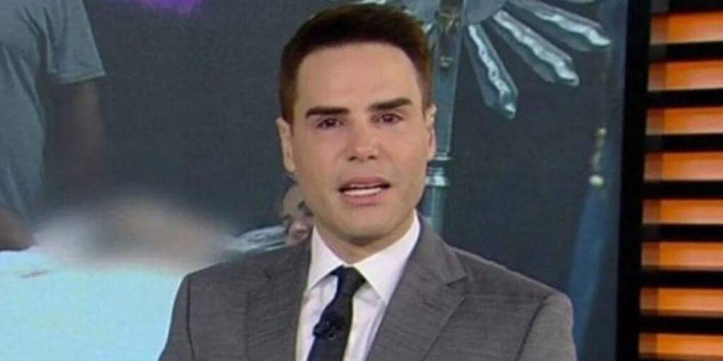 O choro de Luiz Bacci ao vivo na Record após não se aguentar com notícia e motivo: "Você vai aprender"