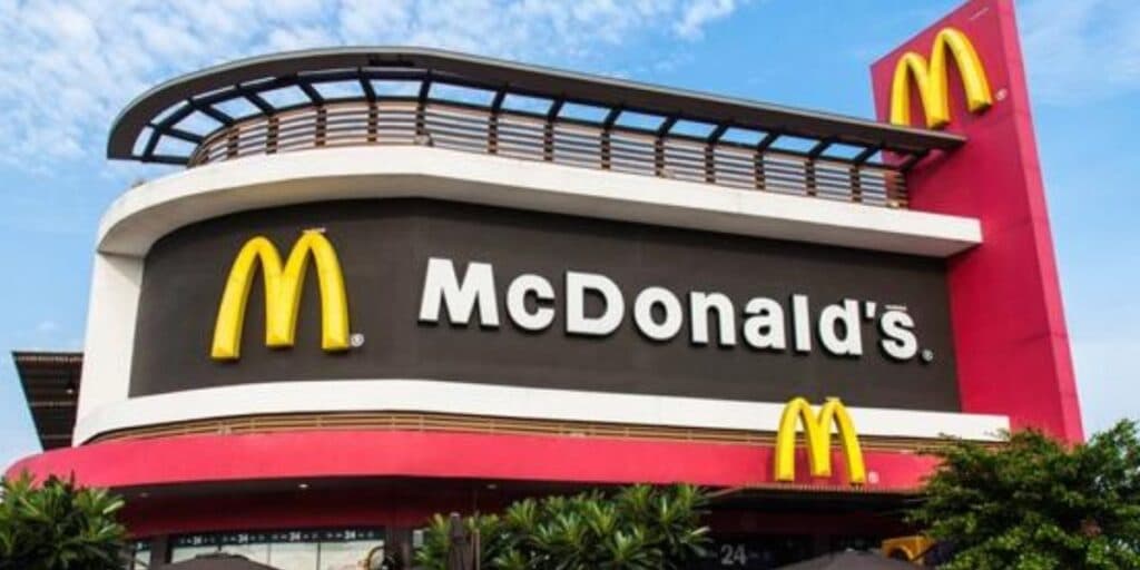 Após ter o maior tesouro tirado pelo Mcdonald's, fast food luta pra ressurgir e se une a marca gigante