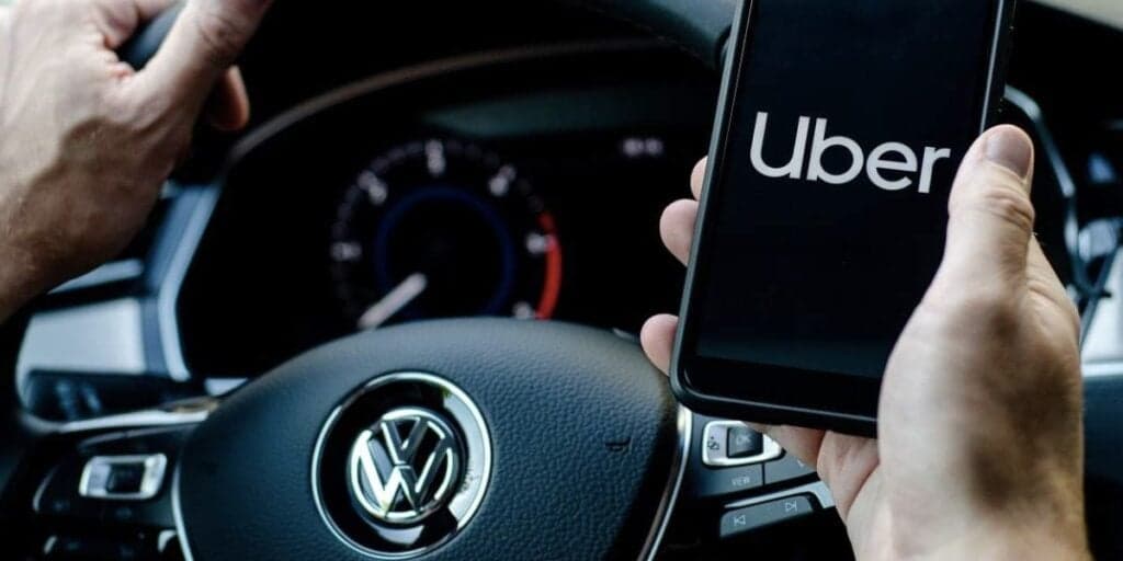 Guerra: Nova lei do salário mínimo é anunciada e obriga Uber a tomar atitude drástica em país