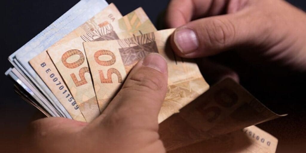 VITÓRIA: Notícia sobre o 13º salário e MUDANÇAS é divulgada e cai como presente aos trabalhadores