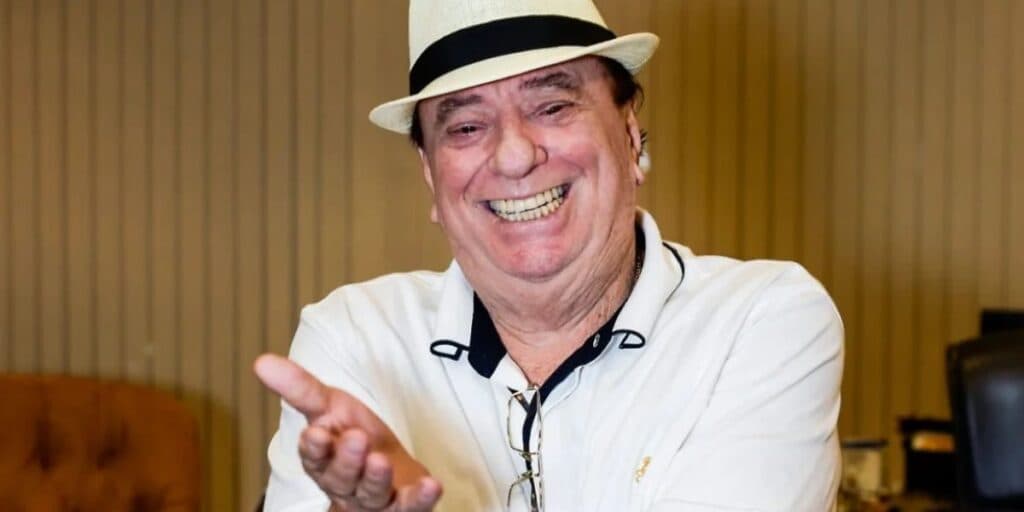 Raul Gil é o entrevistado desta terça (25/7) na centésima edição do Programa de Todos os Programas
