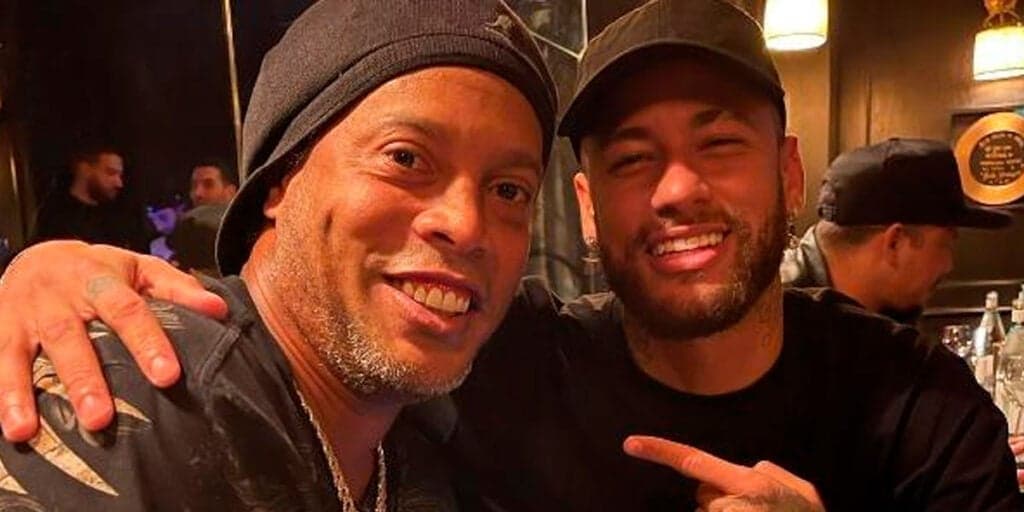 Enquanto Neymar tem quase 1 bilhão, este é o valor que sobrou para Ronaldinho após festas e até prisão