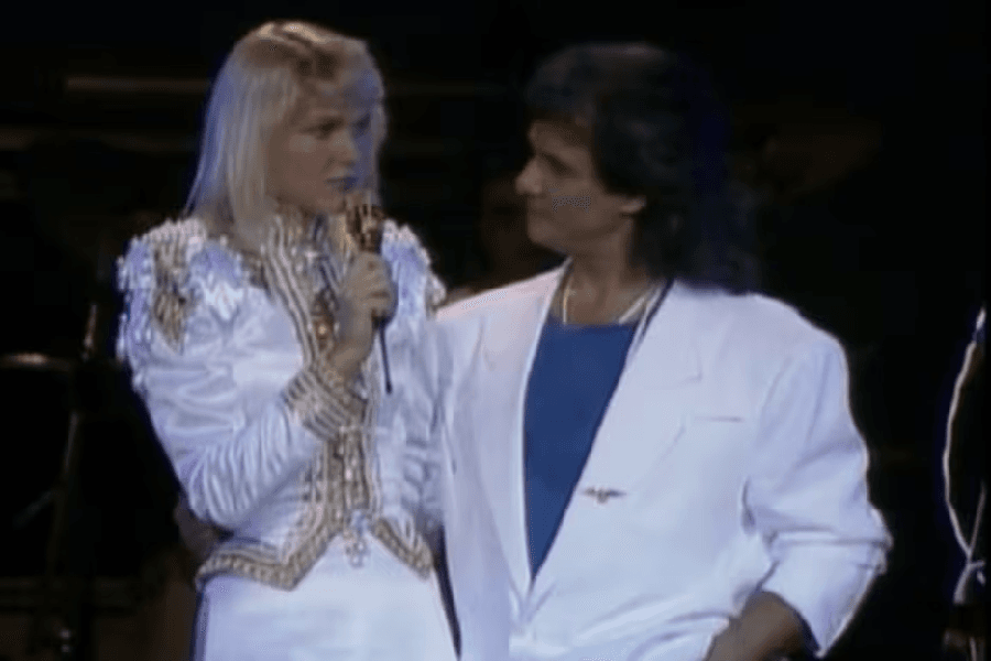 Xuxa ao lado de Roberto Carlos (Foto: Reprodução/ Internet) Xuxa ao lado de Roberto Carlos (Foto: Reprodução/ Internet)