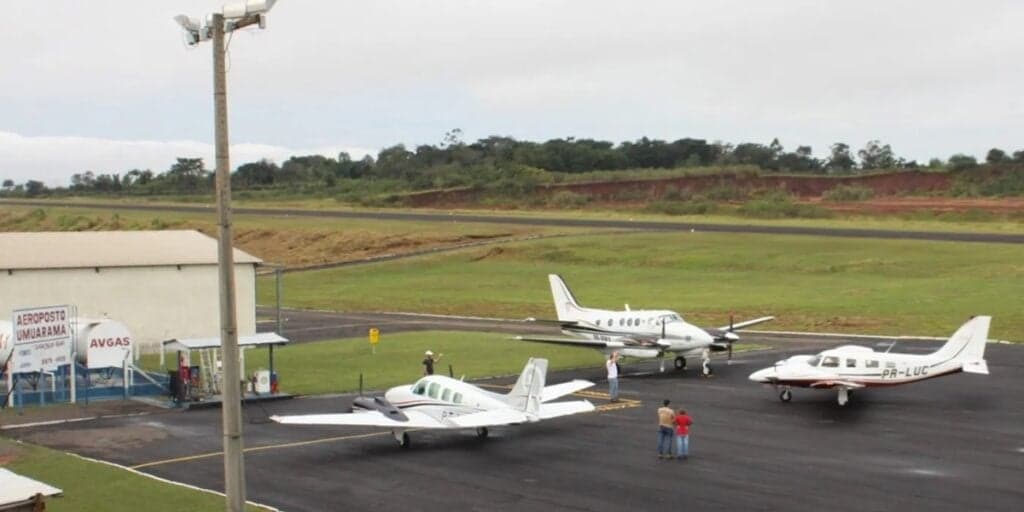 Grave: Avião brasileiro desaparece, Corpo de Bombeiros dá início às buscas e situação desespera