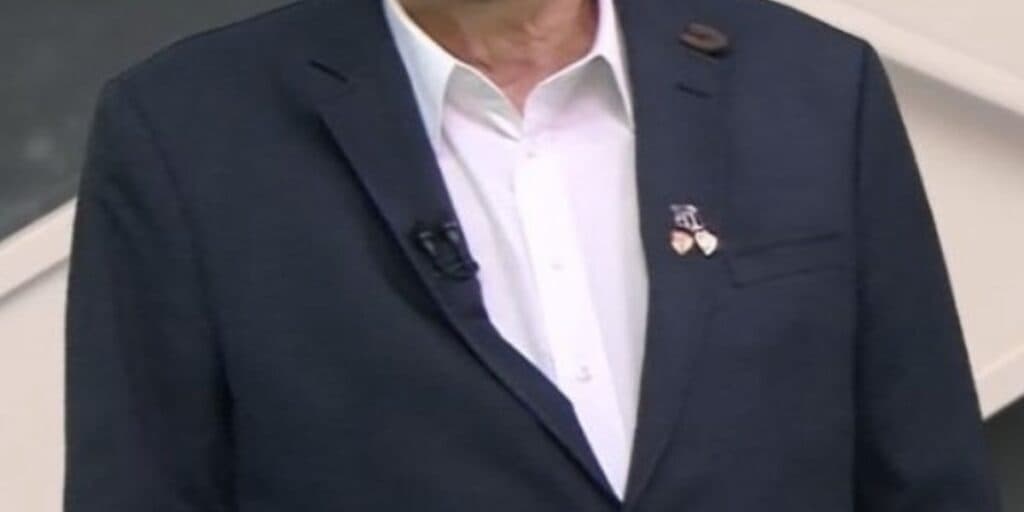 Estrela dos domingos é arrancado do ar de rival da Globo após 15 anos e desabafa: "Lamento pela decisão"