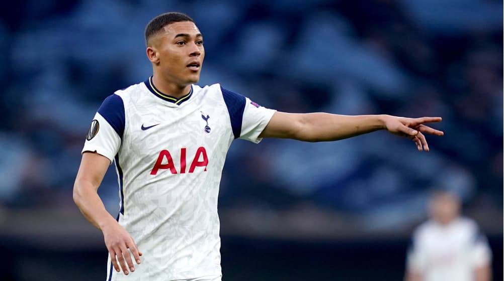 Carlos Vinicius quando jogava no Tottenham, da Inglaterra - (Reprodução/Internet)