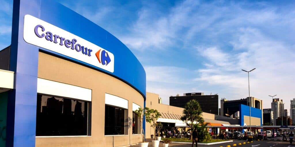 Passa-se o ponto: Carrefour encara crise e acaba de vender 5 lojas e centros de distribuição por 1 bilhão