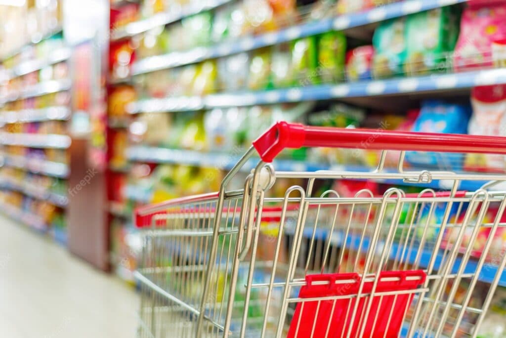 Luta contra a falência e dívida bilionária: Rede de supermercados toma atitude desesperada para não quebrar