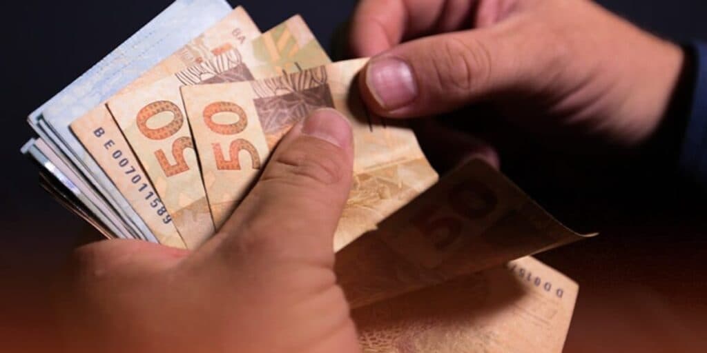 Dinheiro extra até o fim do ano: Pagamento de 5 parcelas de 750 é liberado e o seu CPF pode estar na lista