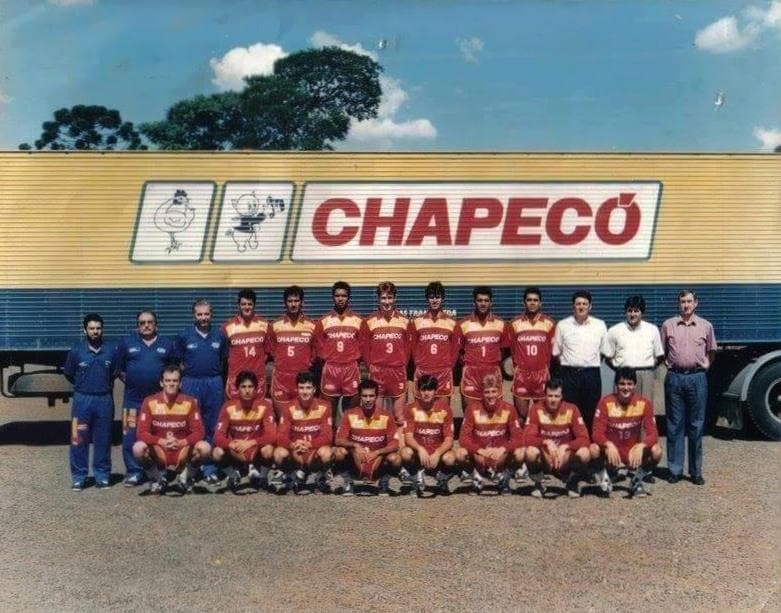 Essa é a equipe de Volei do Frigorífico Chapecó (Reprodução - Internet) Essa é a equipe de Volei do Frigorífico Chapecó (Reprodução - Internet)