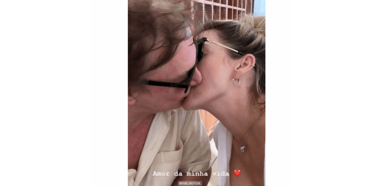 Fábio Jr. deixa discrição de lado e surge aos beijos com Fernanda Pascucci (Foto: Instagram) Fábio Jr. deixa discrição de lado e surge aos beijos com Fernanda Pascucci (Foto: Instagram)