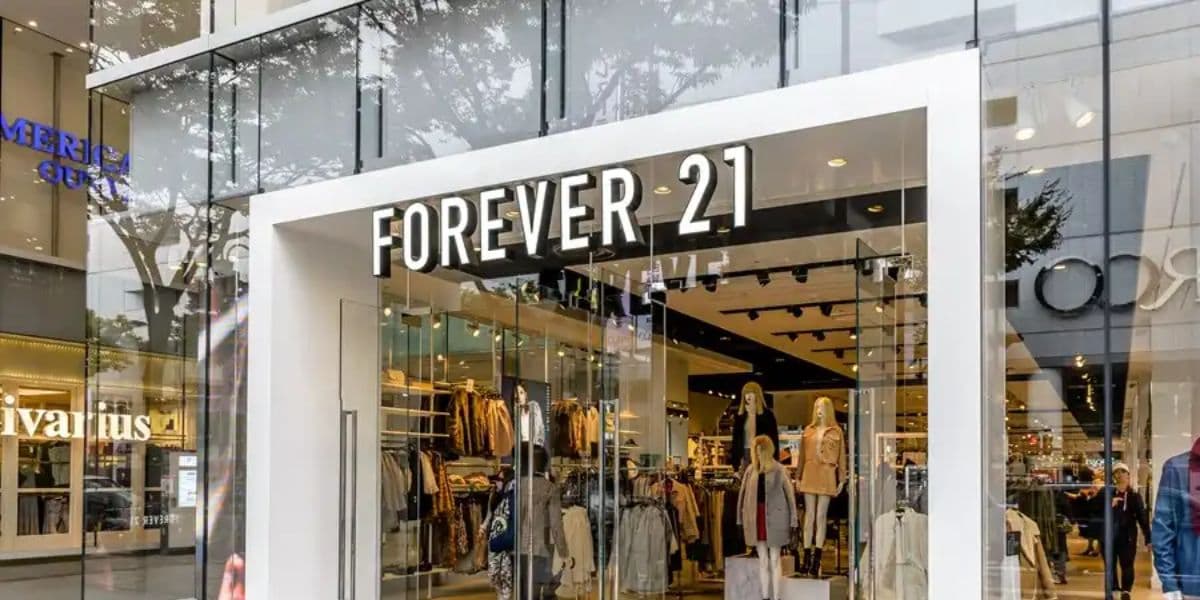 Forever 21 chegou ao Brasil em 2014 e gerou um grande alvoroço dos consumidores (Reprodução: Internet)