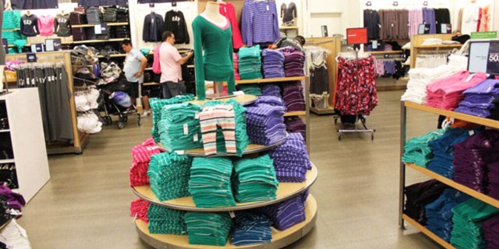 Maior empresa de fabricação de roupas DEMITE funcionários em massa e vive essa situação