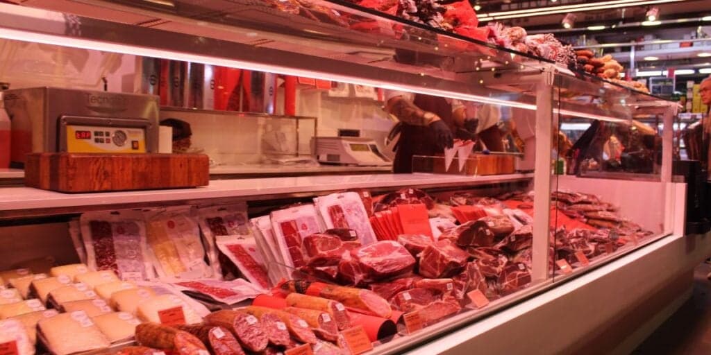 Arrancada da prateleira e escândalo com a polícia: A proibição de venda de famosa marca de carnes