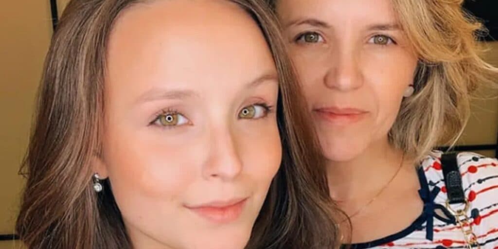 Mãe de Larissa Manoela colocava namorados da filha “de castigo” e punia rapazes
