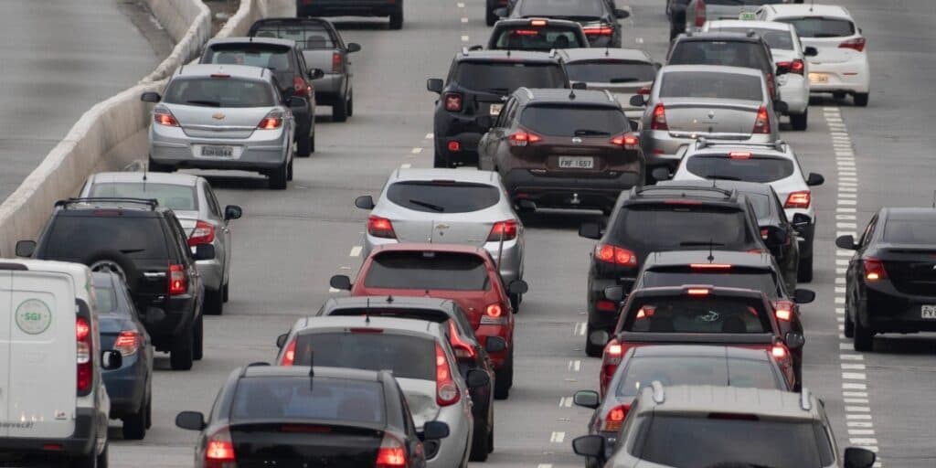 Está em VIGOR: A nova lei de trânsito que está pegando motoristas de surpresa e doendo no bolso de muitos
