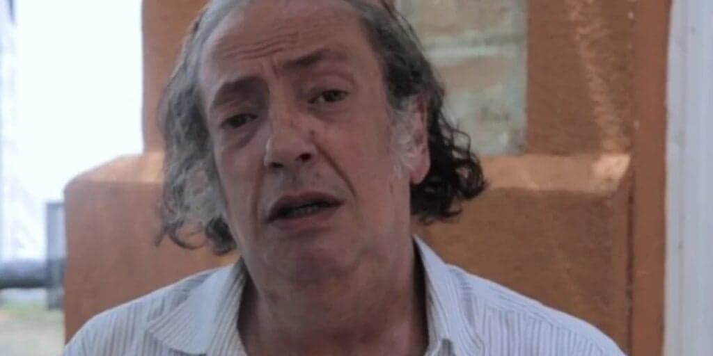 Sem família, trabalho e nem dinheiro, Marcos Oliveira, o Beiçola, implora por ajuda: “Tenho fome”