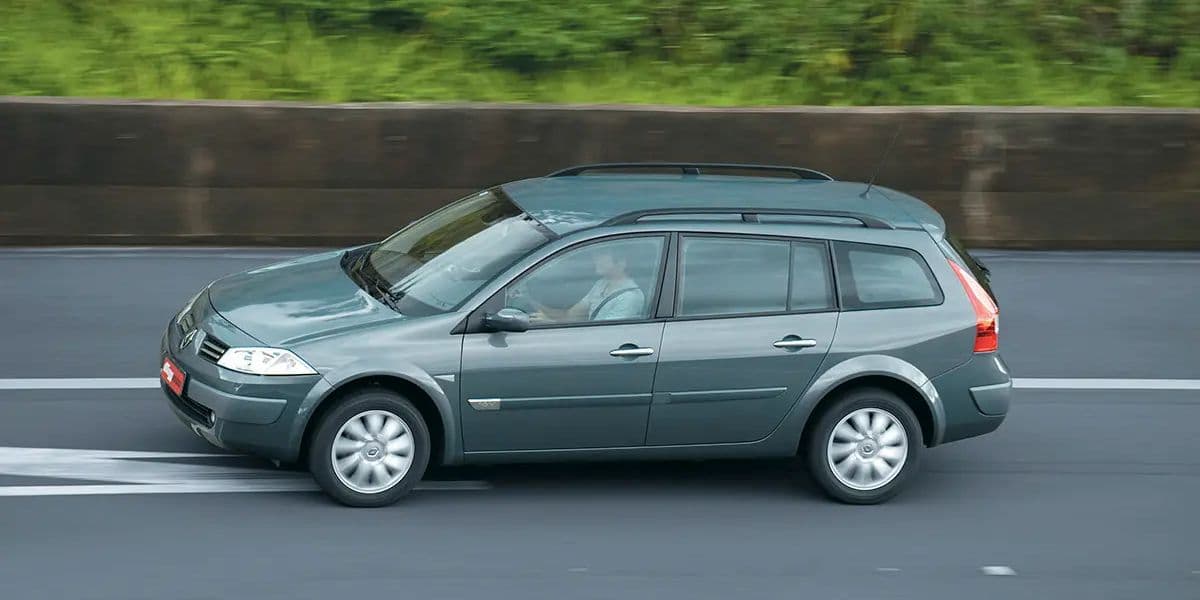 Antigo Megane, que saiu de linha há 10 anos atrás (Reprodução: Internet)