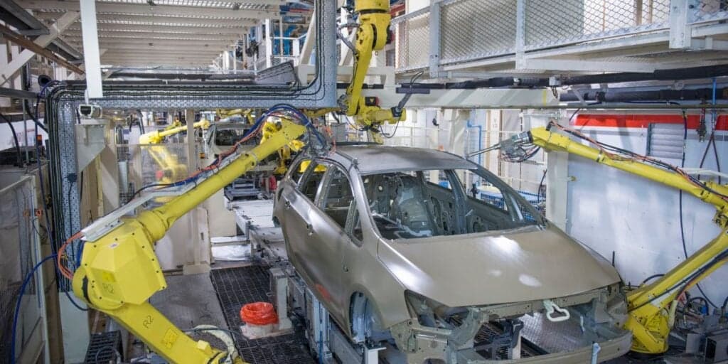Empréstimo de 4 bilhões e pedido de falência: Montadora de carros se rendeu à rival para não dar adeus