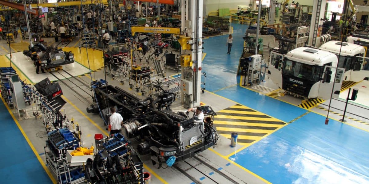 Fábrica da Scania está fazendo paralisações de dois dias por semana (Reprodução: Internet)