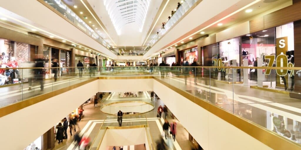Falência: 3 lojas que você ama ir nos shoppings, lutam bravamente contra o fim e podem morrer a qualquer momento