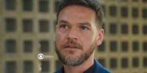 Theo (Emílio Dantas) em Vai na Fé (Foto: Reprodução / Globo / Montagem TV Foco)