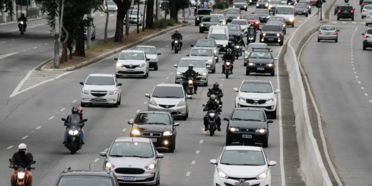 Lei de trânsito impacta motoristas (Foto: Reprodução/Quatro Rodas) Lei de trânsito impacta motoristas (Foto: Reprodução/Quatro Rodas)