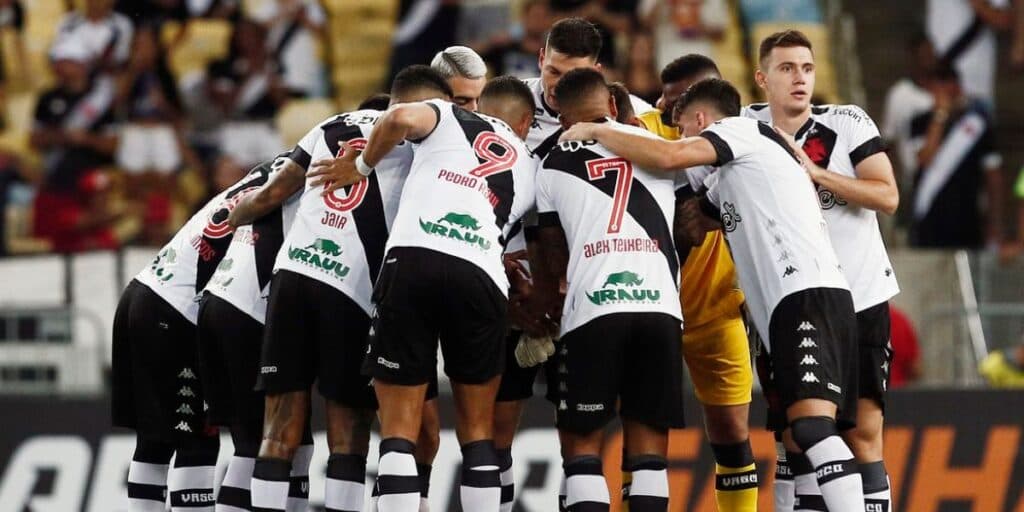 20 milhões na mesa e adeus ao Brasil: Craque do Vasco se anima com proposta e pode encher os cofres da 777