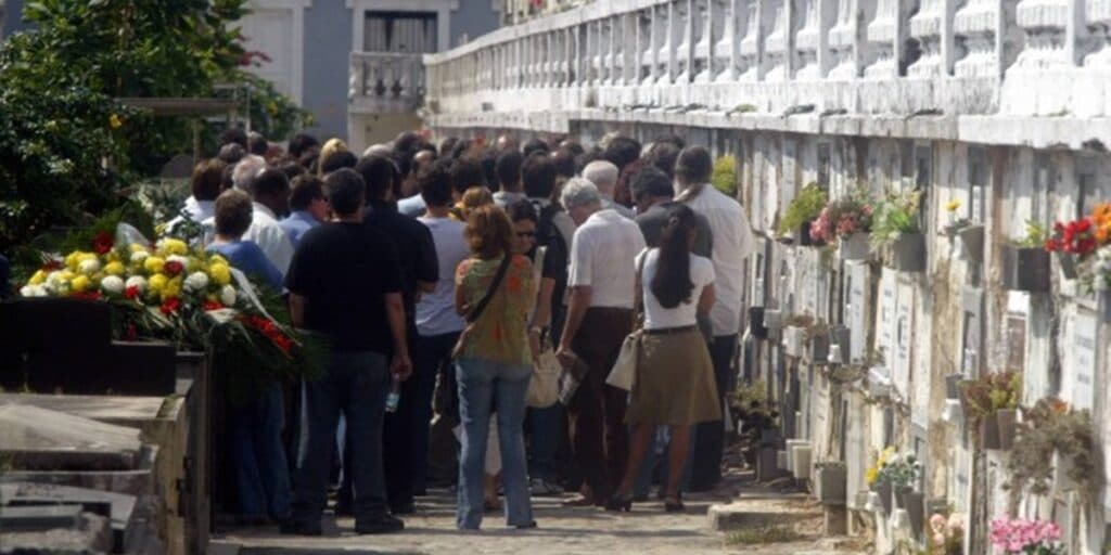 Morte e velório com tumulto e pancadaria: A falência múltipla de órgãos de astro que está no ar na Globo
