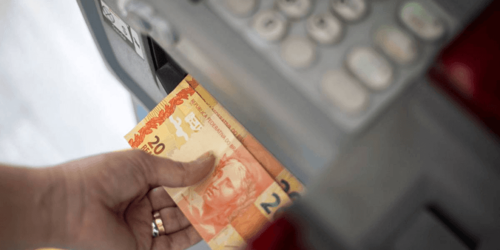 Acaba de chegar a notícia que todos esperavam: Bancos liberam 14º salário e brasileiros fazem grande festa