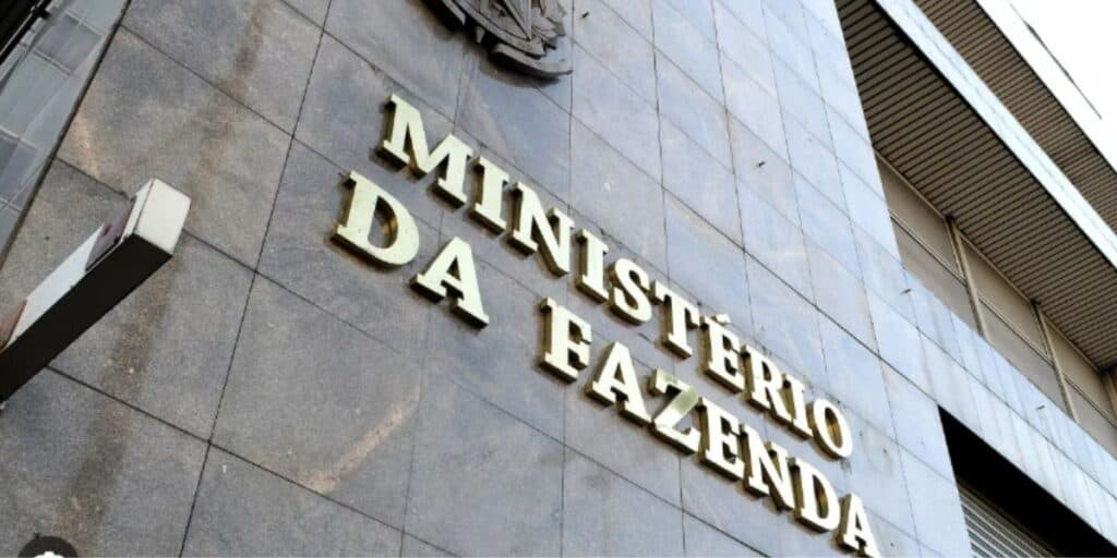 Está confirmado e o seu bolso vai chorar: Nova lei traz o IMPOSTO mais temido pelos brasileiros
