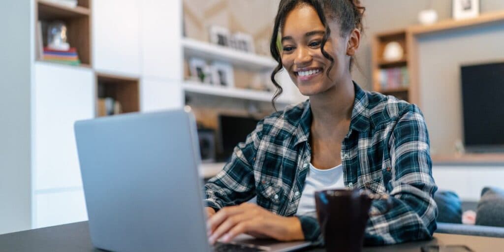 Sem exigência de experiência, salário de até R$8 mil e home office: Vagas EXCELENTES abertas em AGOSTO