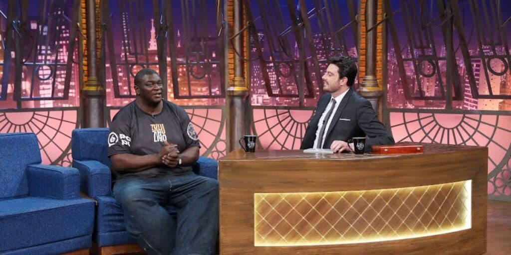 Campeão Mundial de ‘Tapa na Cara’, Zuluzinho fala no The Noite de hoje sobre a modalidade
