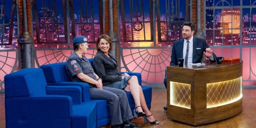 Policiais da série ‘Olhos da Lei’ falam no The Noite desta quarta sobre rotina do Centro de Operações da PM