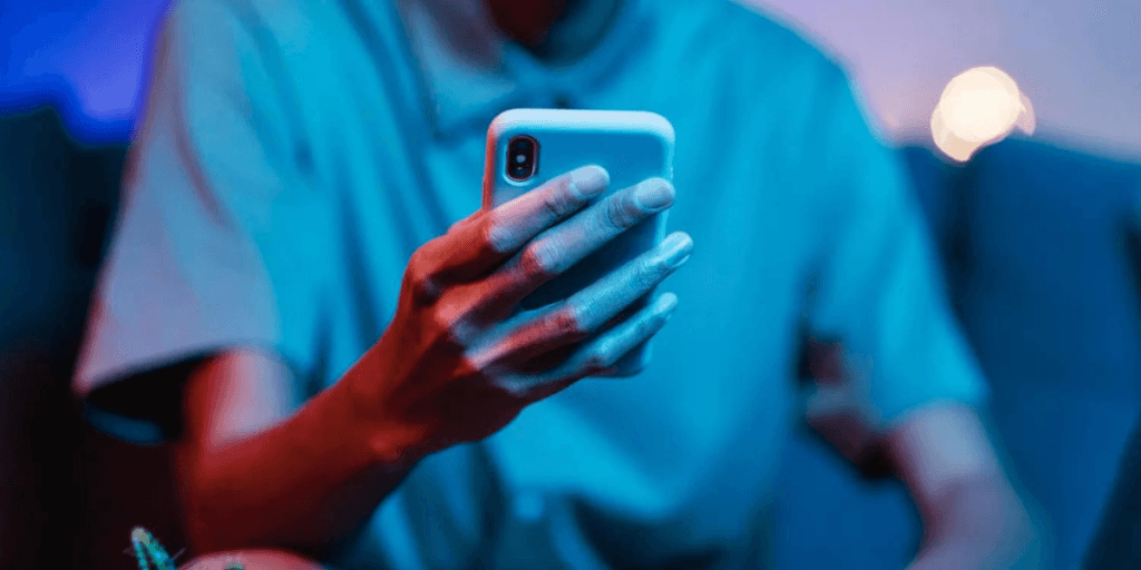 Nova lei confirmada e notícia sendo dada ao Brasil no Jornal da Globo: Donos de celulares serão impactados