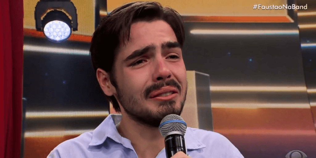 O choro de João Guilherme após perder o chão ao vivo no Faustão na Band e forte desabafo: "É um absurdo"