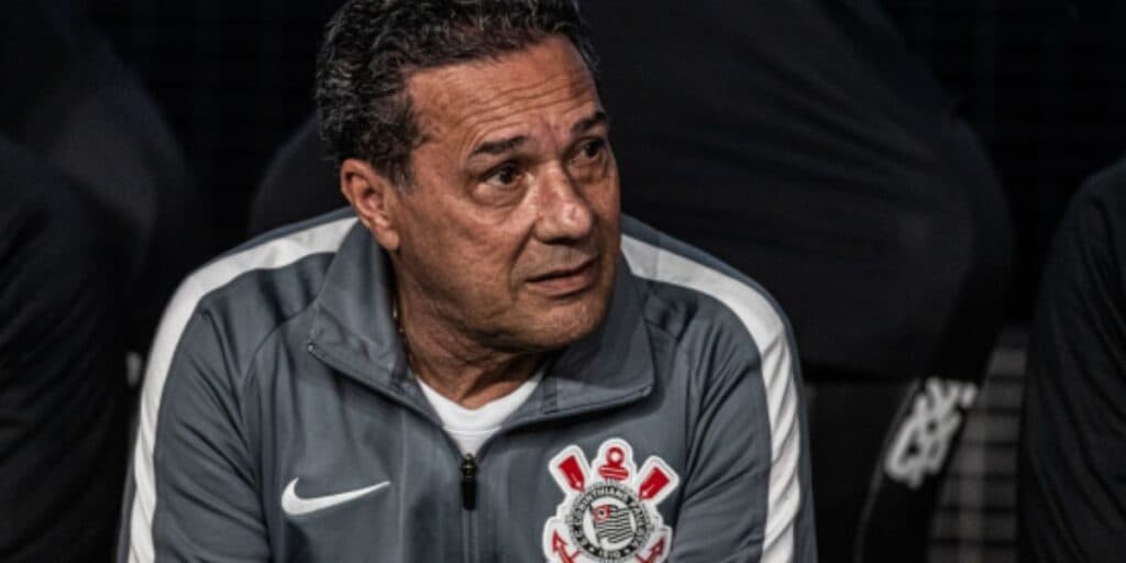 Multa de 1 bilhão e cai como uma luva no time de Luxa: Chegada de jogador é confirmada no Corinthians