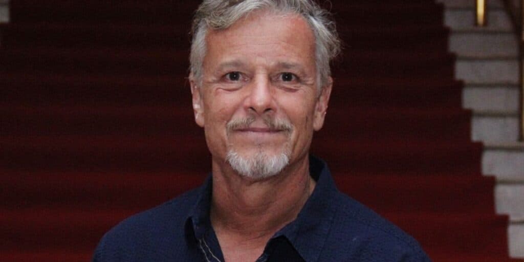Diferença de 35 anos e flagra: Marcello Novaes, galã da Globo tem namoro com participante de reality exposto