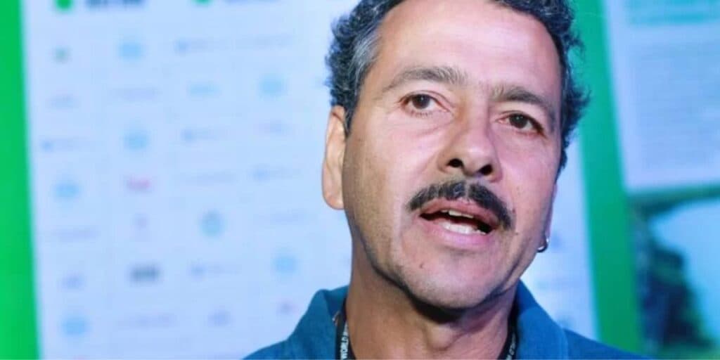 Discreto, Marcos Palmeira quebra a postura reservada e surge aos beijos com o seu grande amor