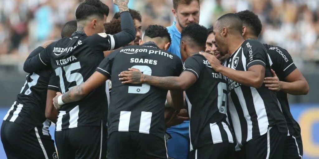 Martelo batido e 100% confirmado: Estrela do Botafogo recebe PROPOSTA irrecusável e decisão é tomada