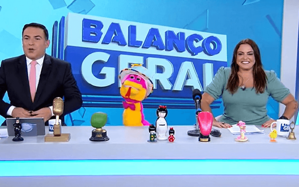Fabíola Reipert ao lado de Reinaldo Gottino na Record (Foto: Reprodução/ Internet)