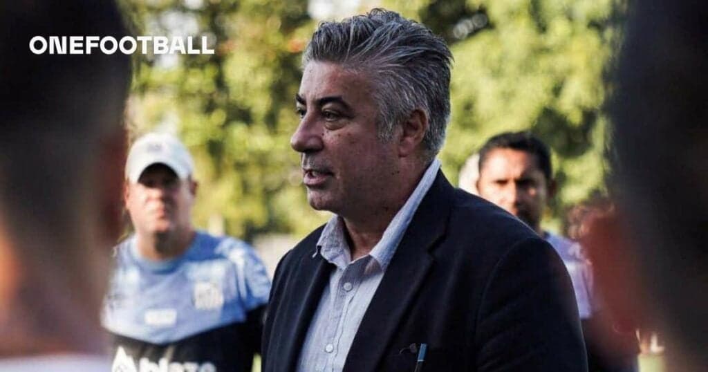 É oficial: Alexandre Gallo causa impacto imediato no Santos e contrata meio-campo para salvar Aguirre