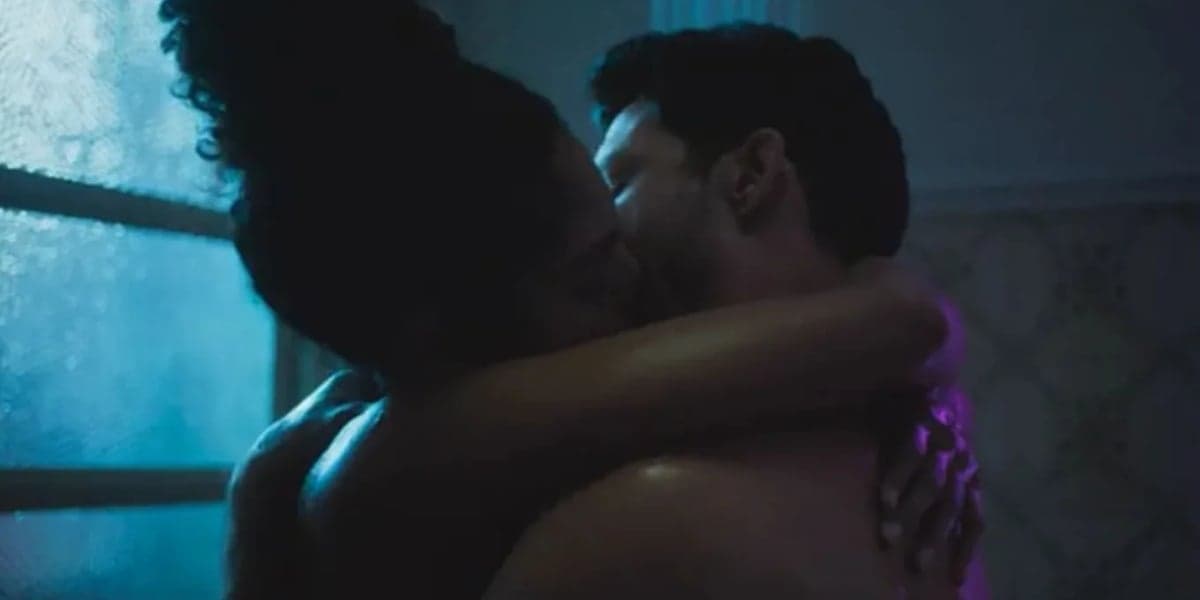 Aline (Bárbara Reis) e Caio (Cauã Reymond têm noite de sexo selvagem em "Terra e Paixão" (Foto: Reprodução/TV Globo)