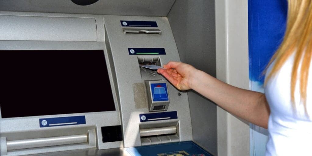 Revoltante: Banco FAMOSO acaba de ENCERRAR serviço e usuários estão ENFURECIDOS