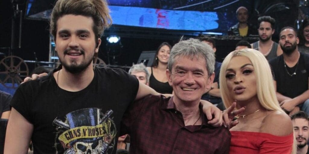 Famosa é abandonada pelo namorado pagodeiro e revela traição com cantor gay: “Chorei sem parar”