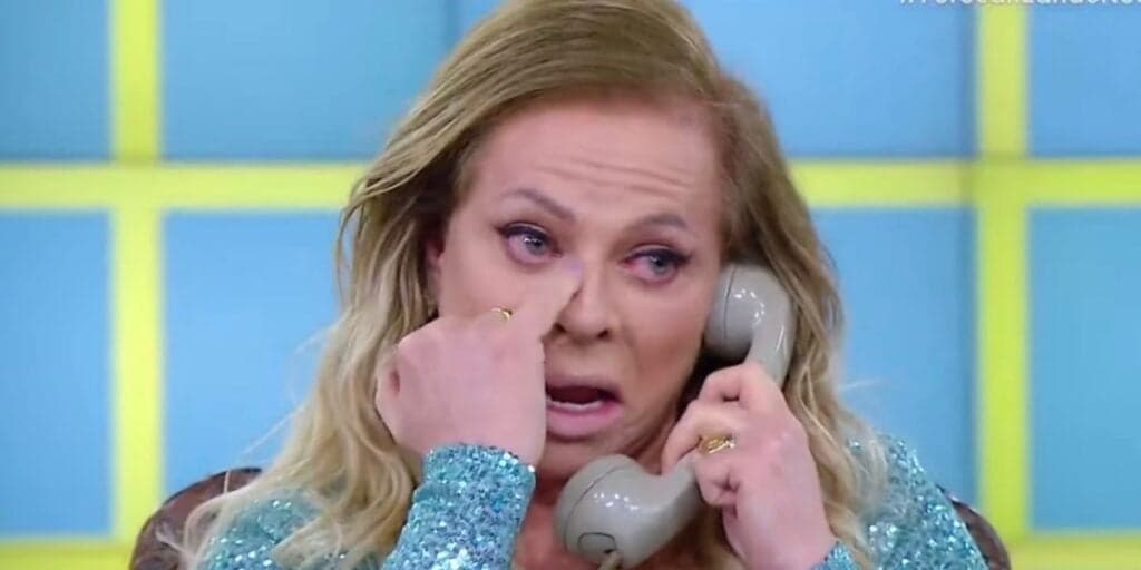 O choro de Christina Rocha ao perder o chão com apresentadora do SBT ao vivo no Fofocalizando: "Não quero"